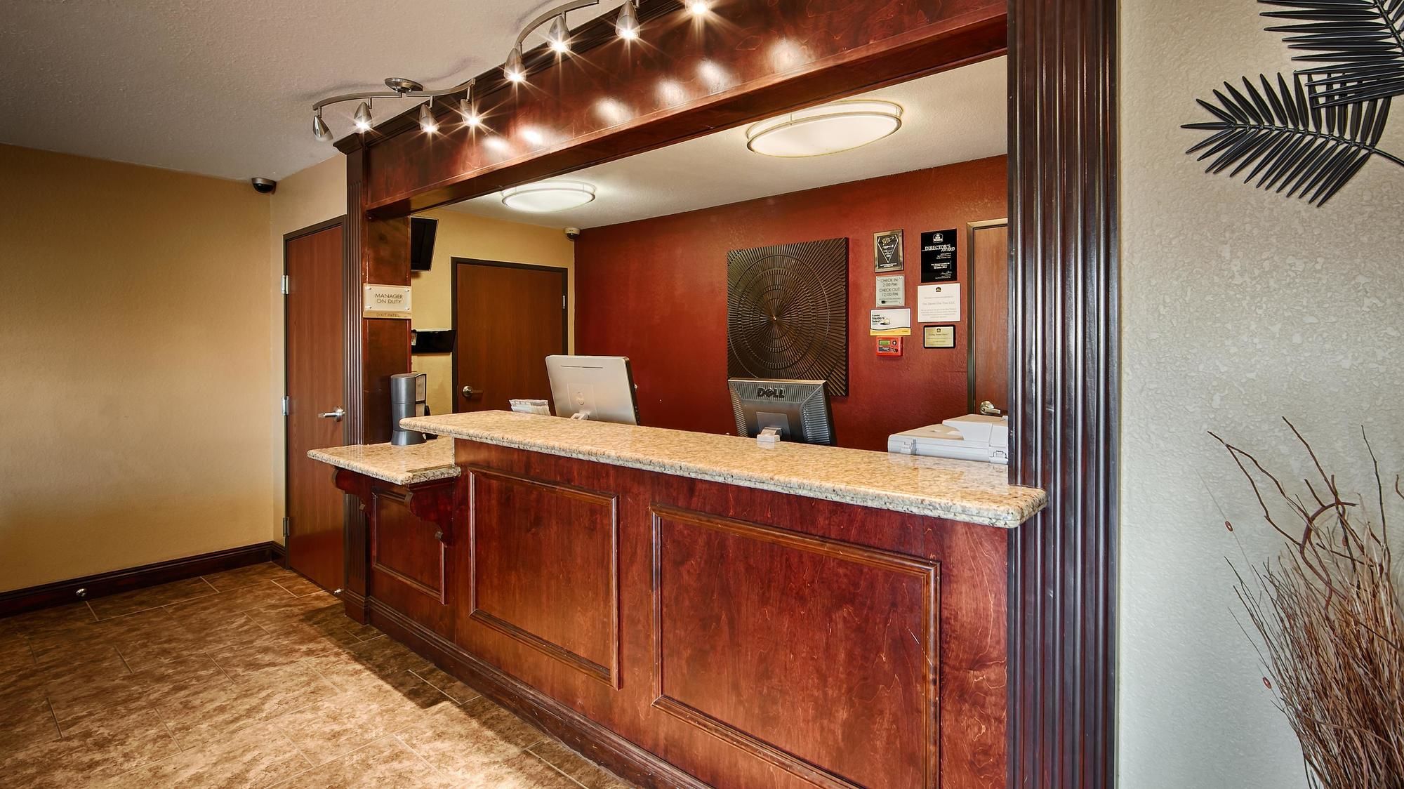 Фото Best Western Lafayette Inn