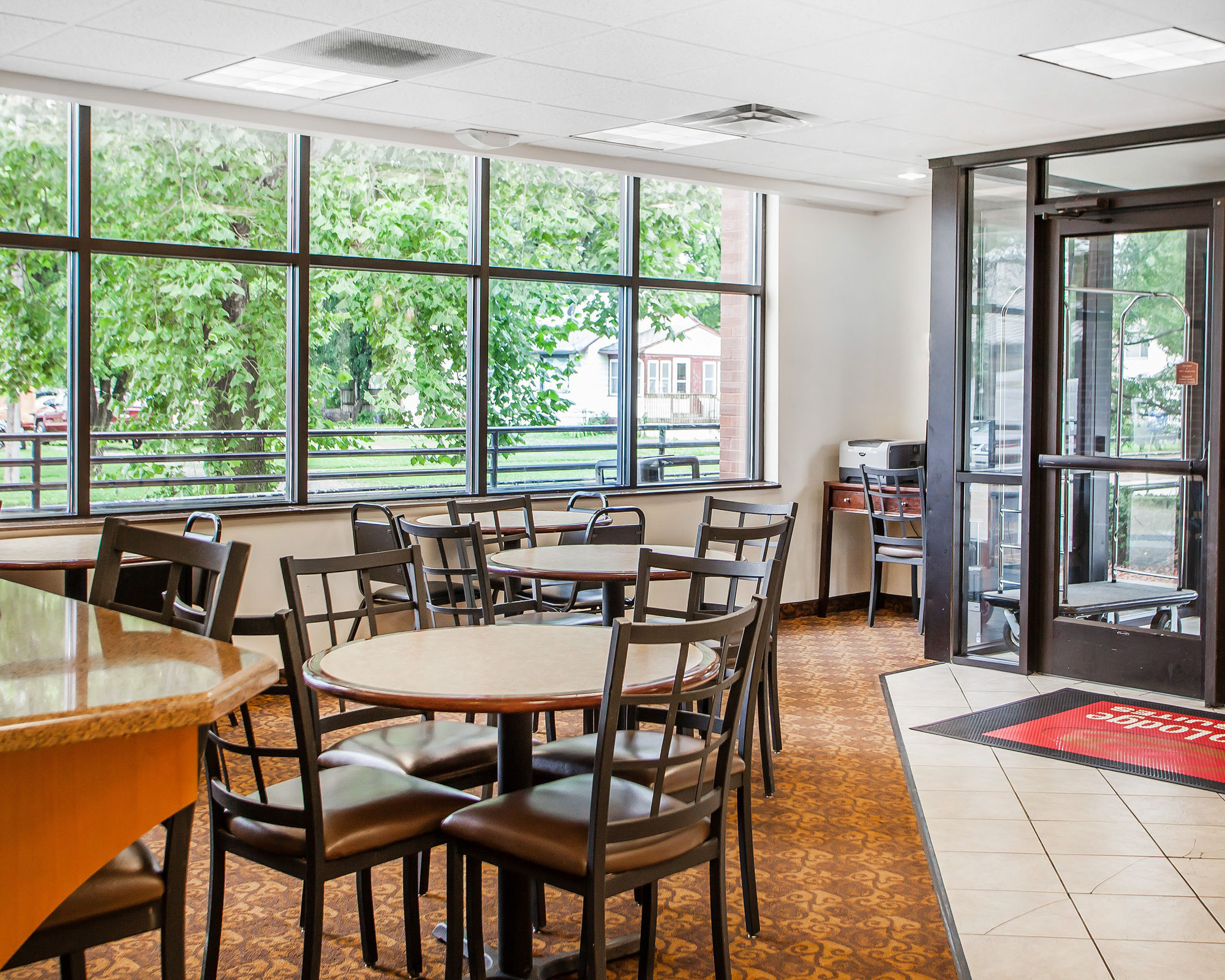 Фото Econo Lodge Inn & Suites Fairgrounds