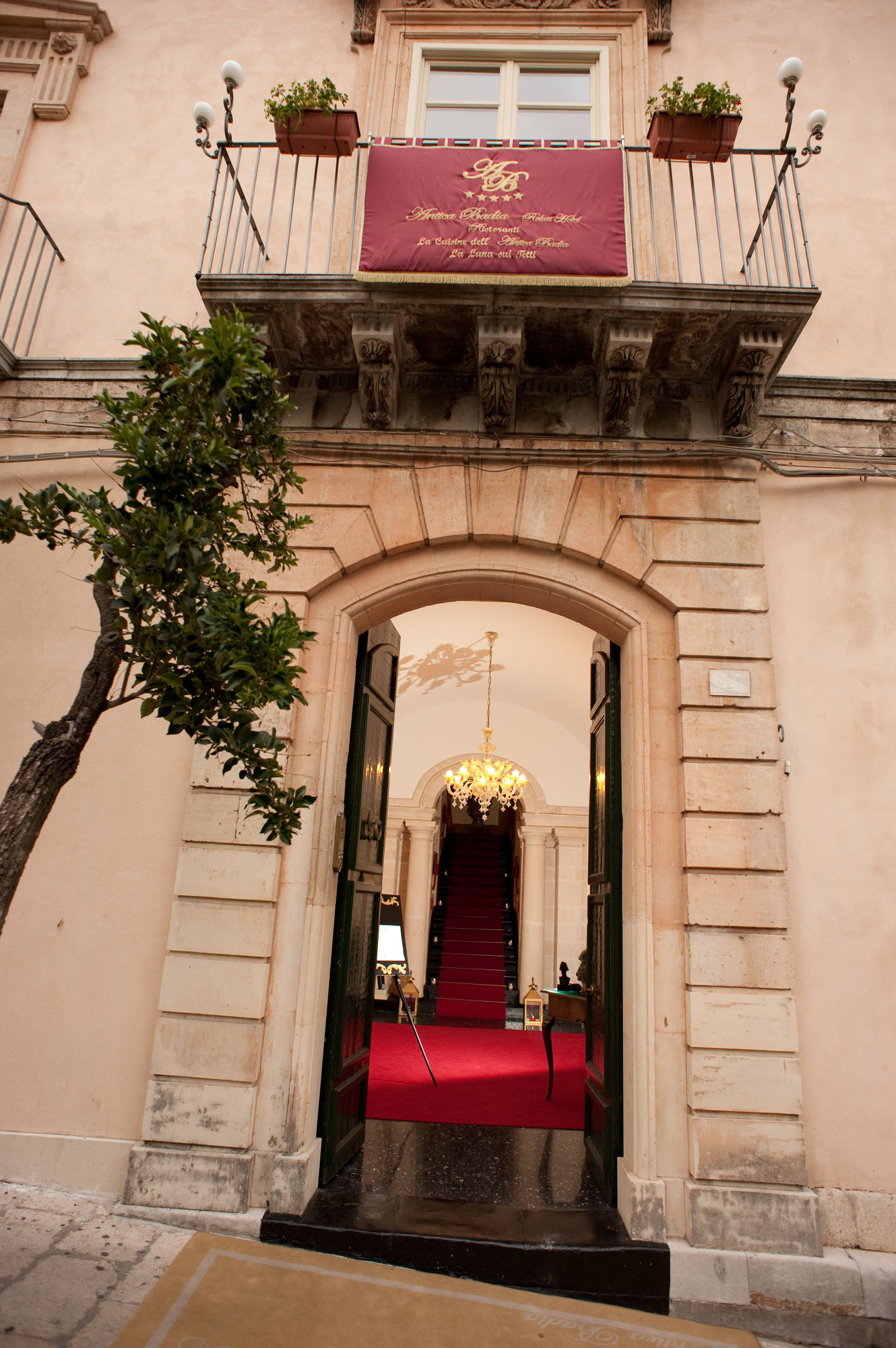 Фото Relais Antica Badia San Maurizio 1619