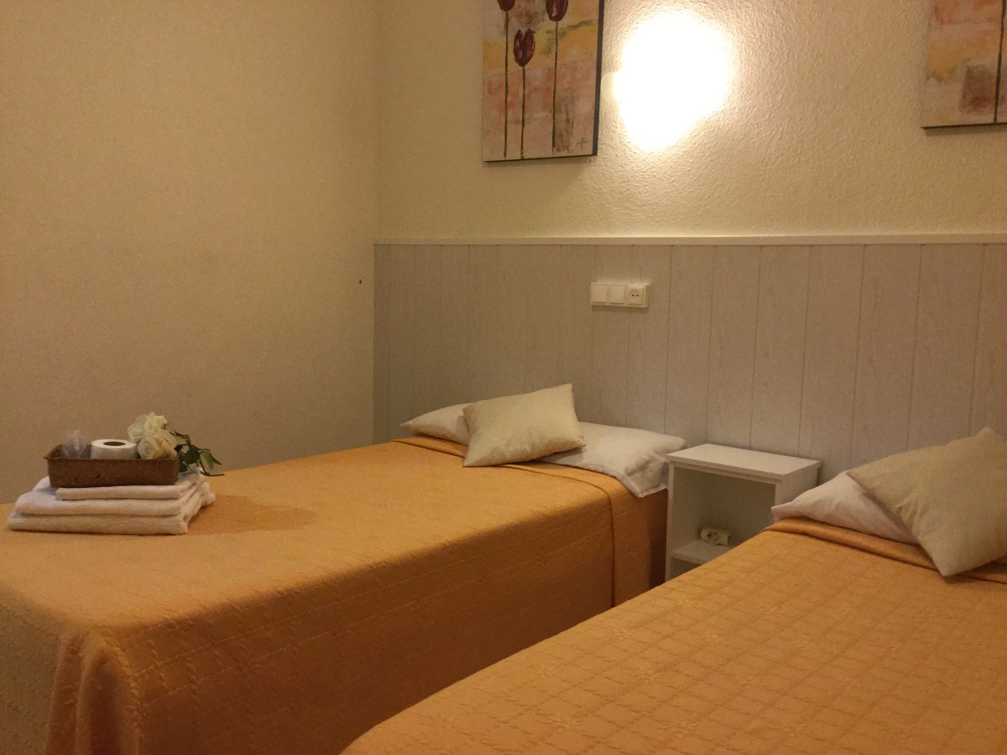 Фото Hostal Albero by gaiarooms