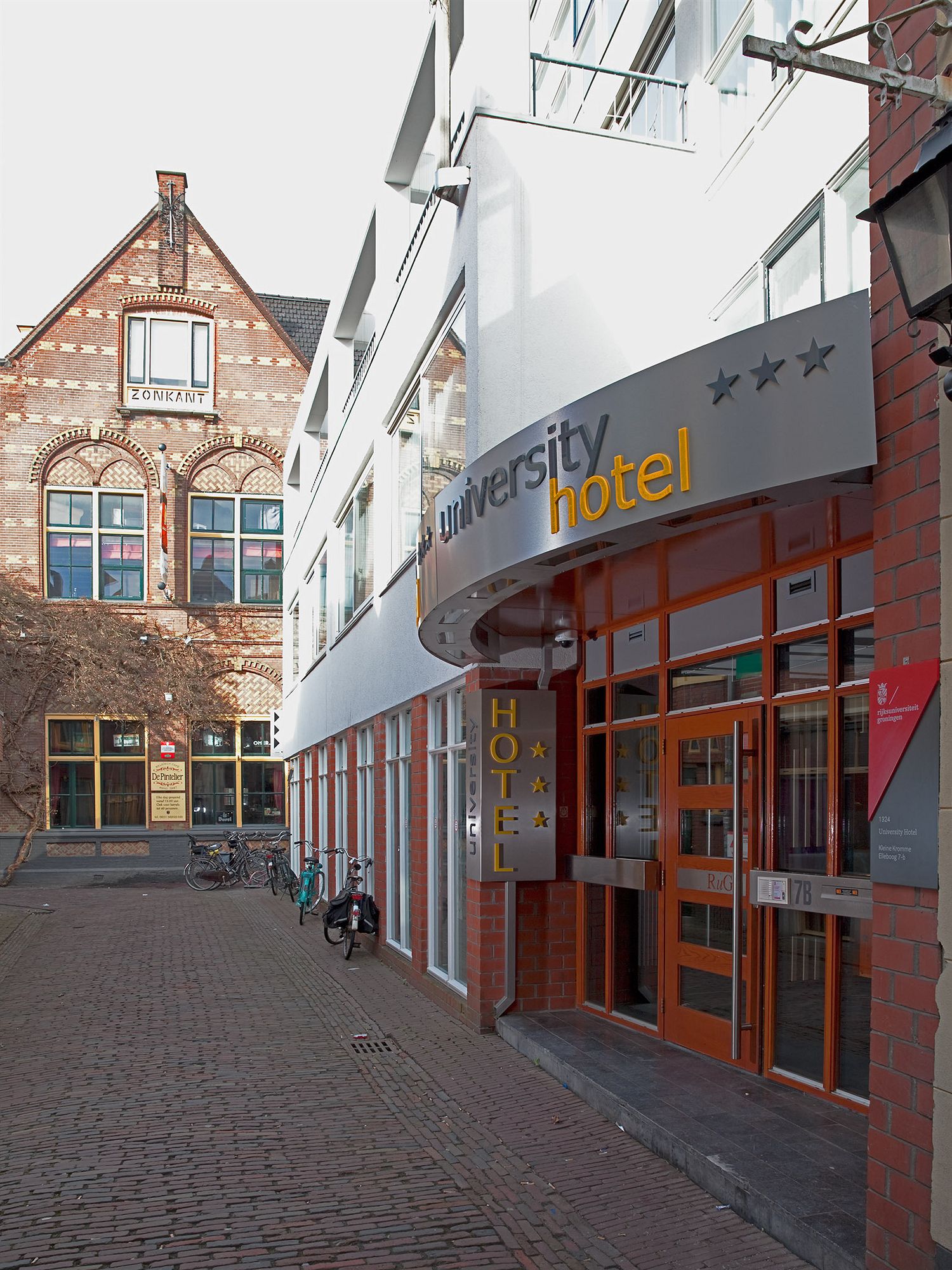 Фото The Happy Traveler