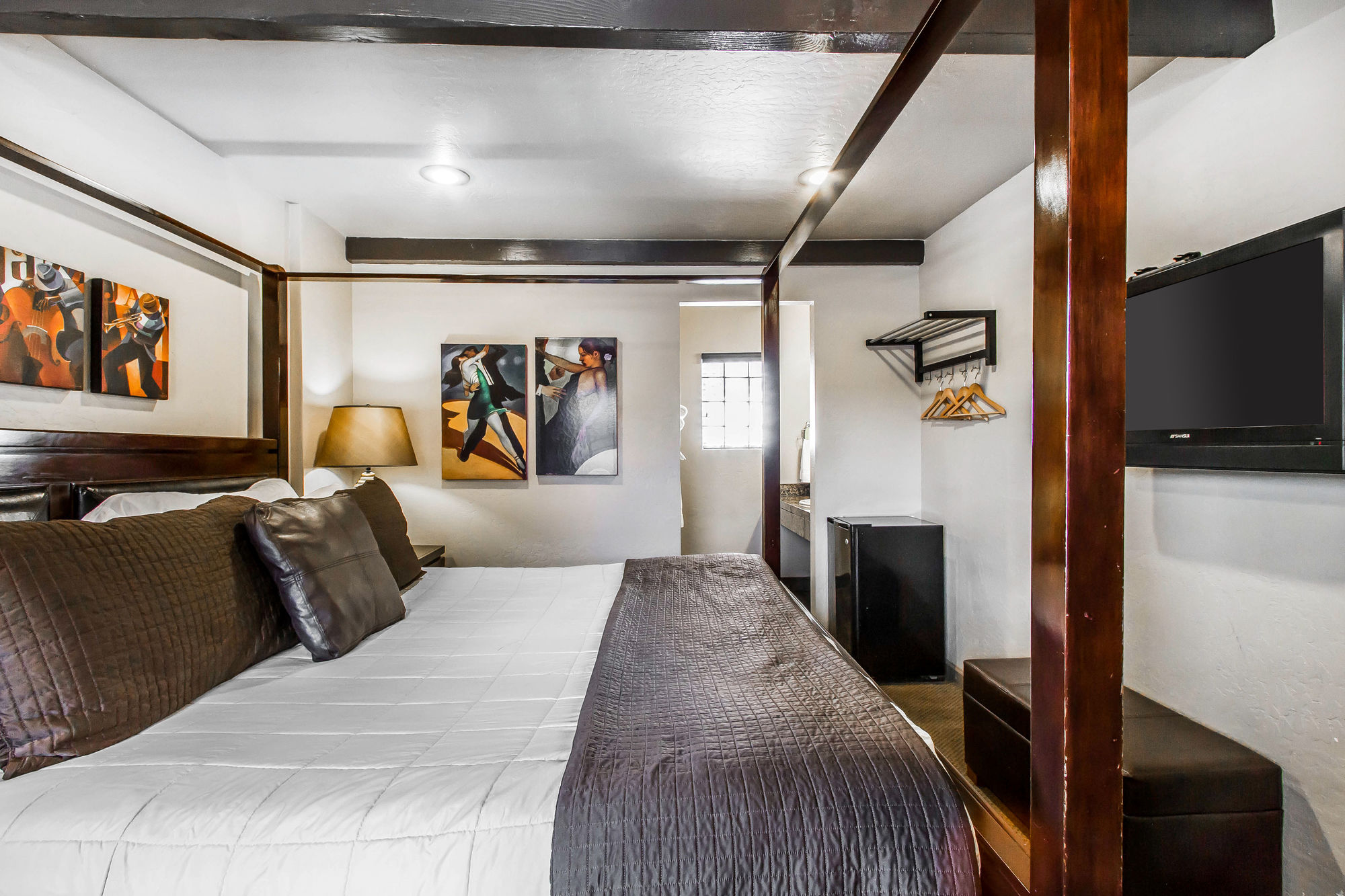 Фото Rodeway Inn & Suites Williams Downtowner - Rte 66