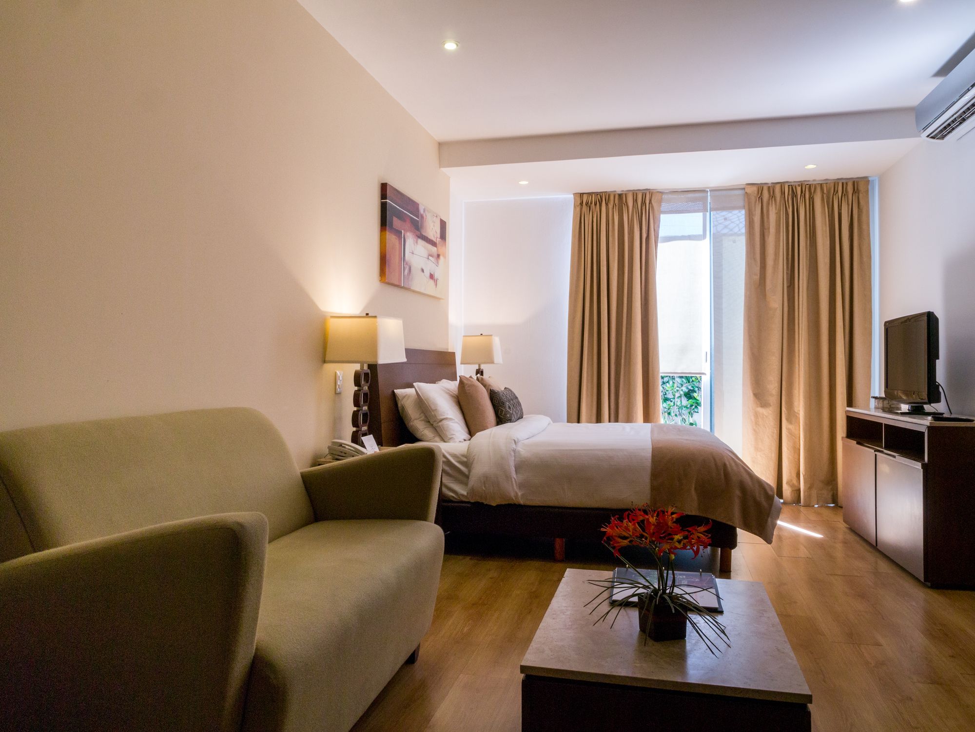 Фото Ventura Hotel & Suites by Dominion