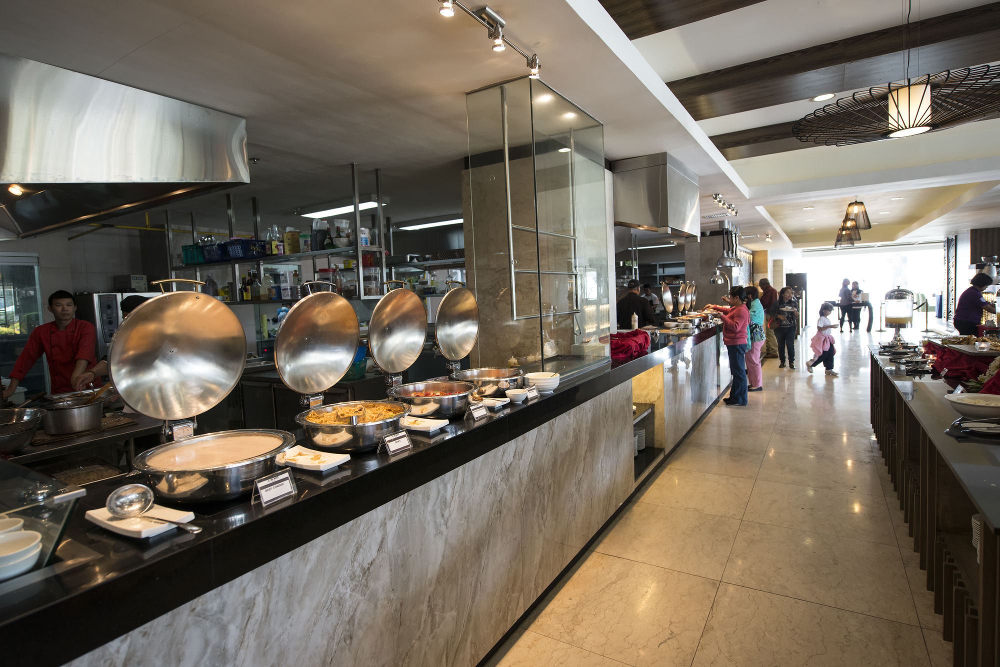 Фото Newtown Plaza Hotel