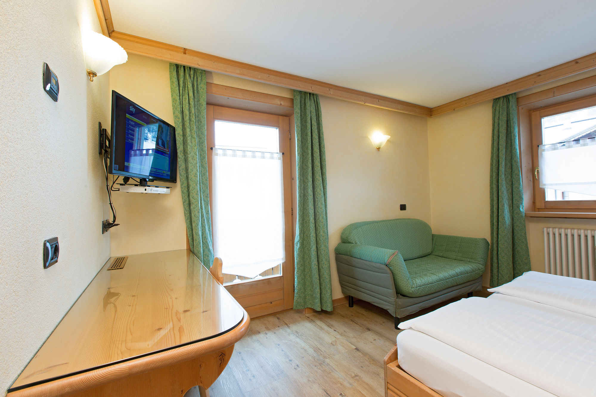 Фото Hotel Crosal