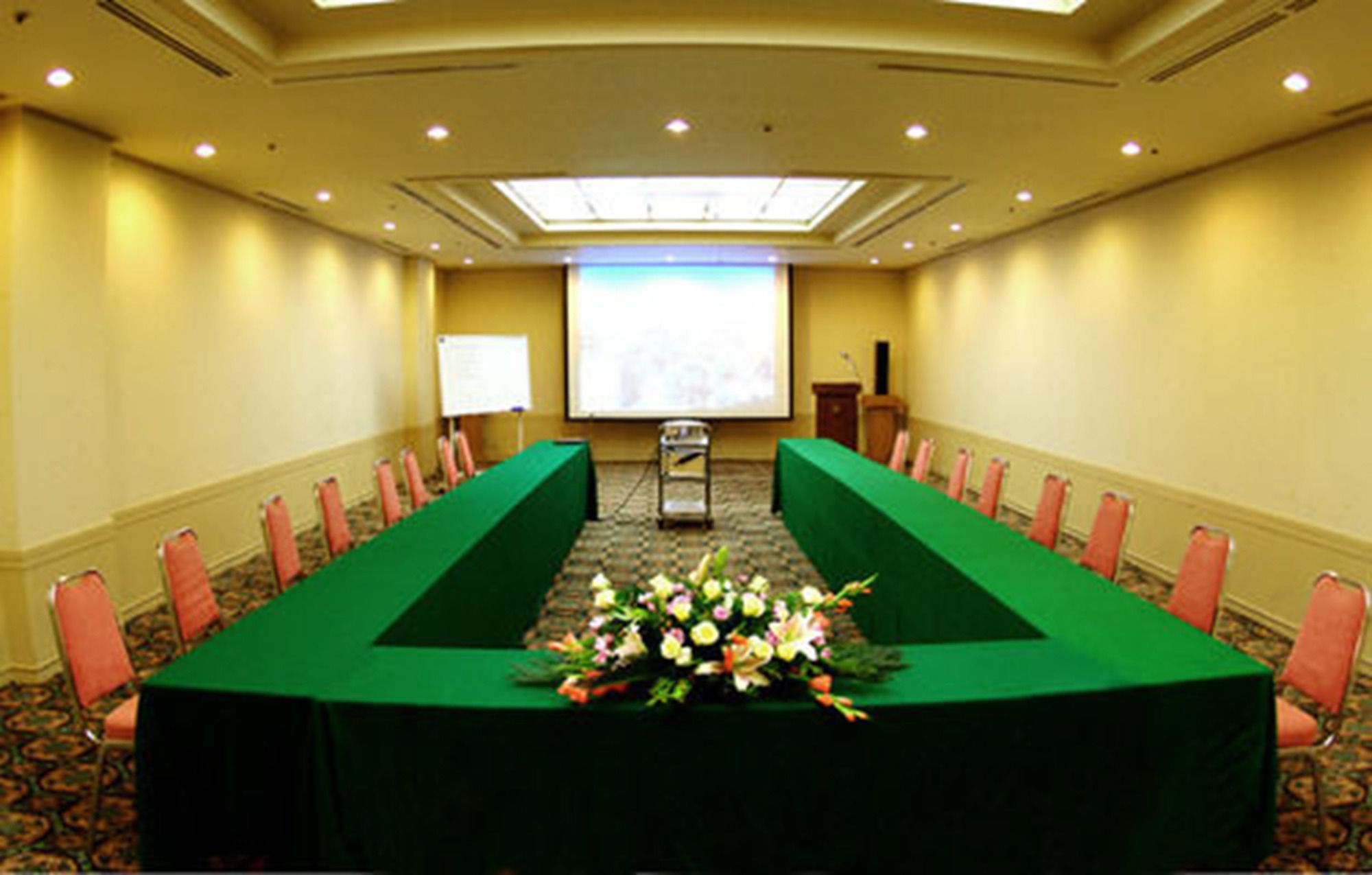 Фото Onyang Hot Spring Hotel