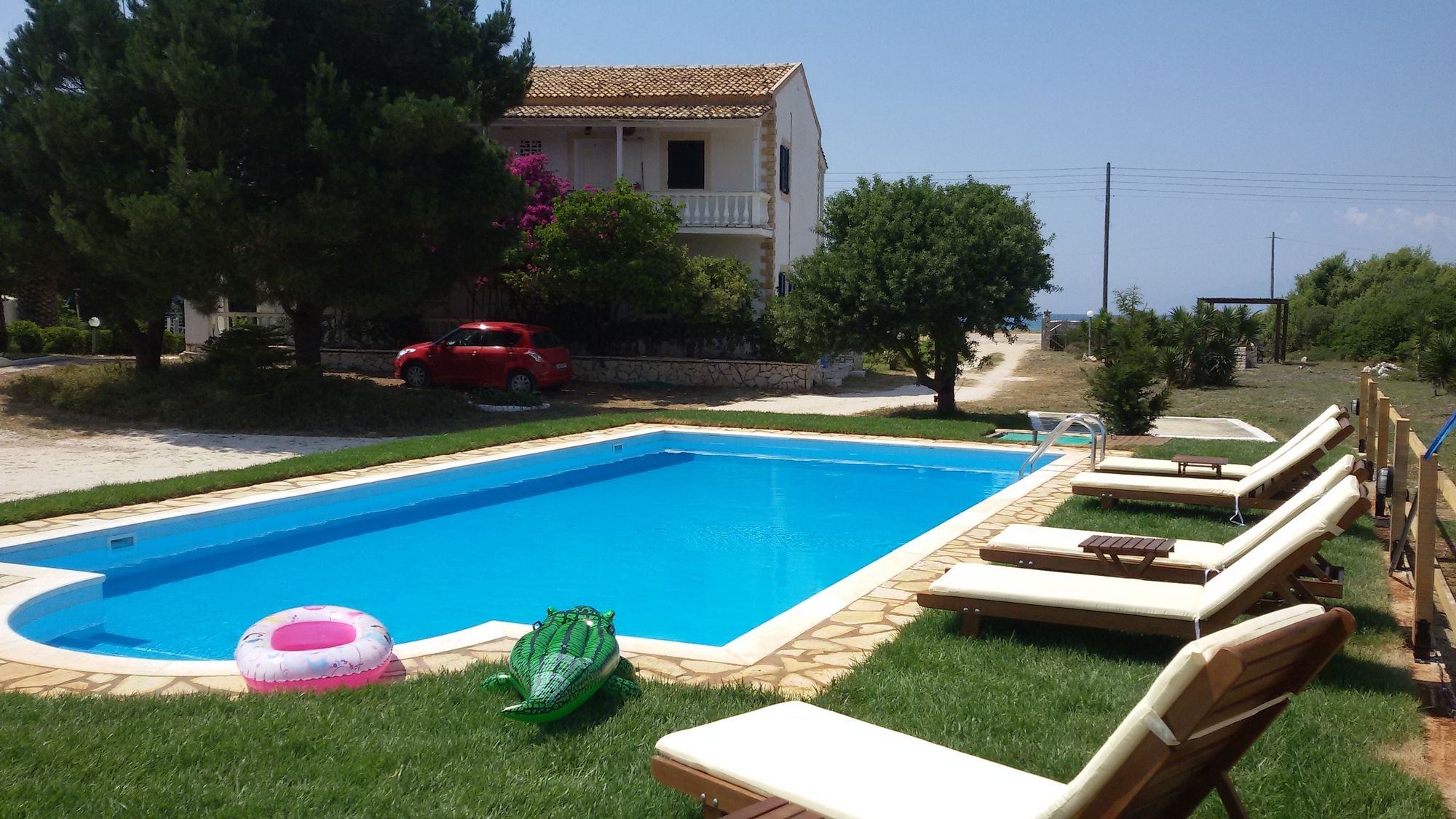 Фото Elli Beach Apartments and Studios