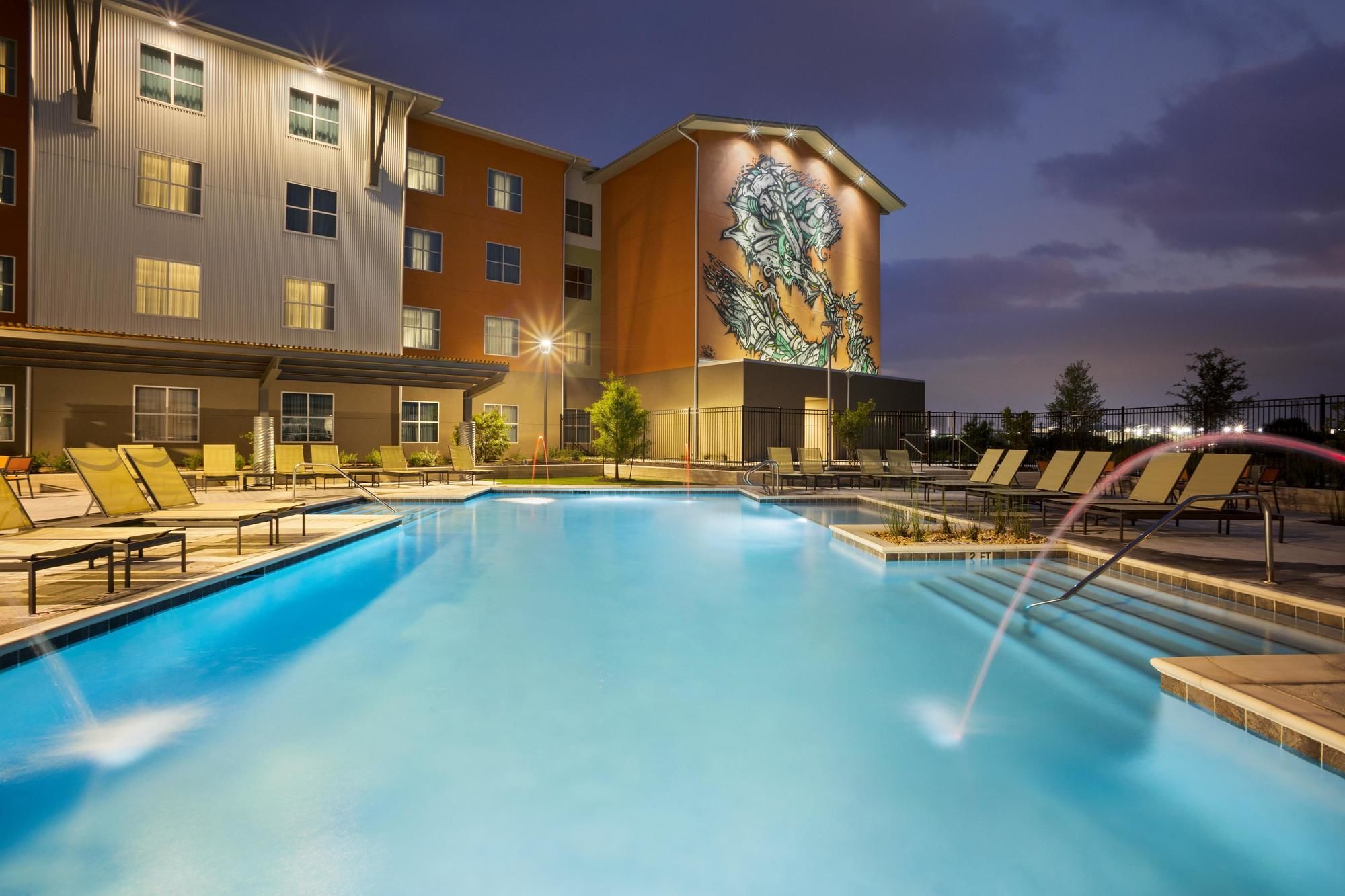 Фото Homewood Suites by Hilton TechRidge Parmer @ I-35