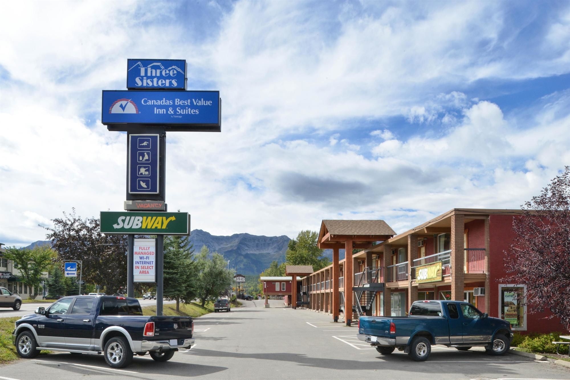 Фото Canadas Best Value Inn & Suites Fernie
