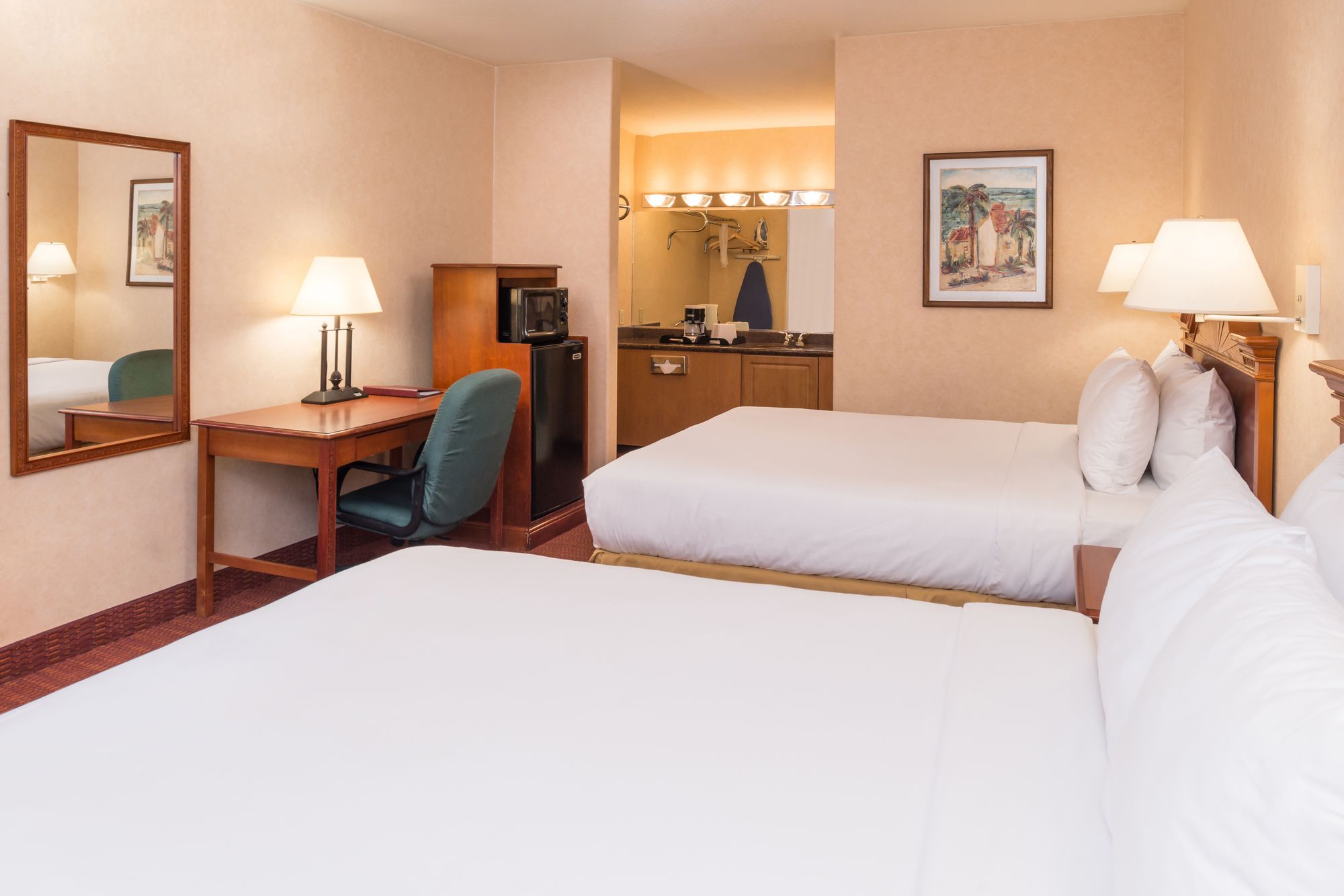 Фото La Fuente Inn & Suites