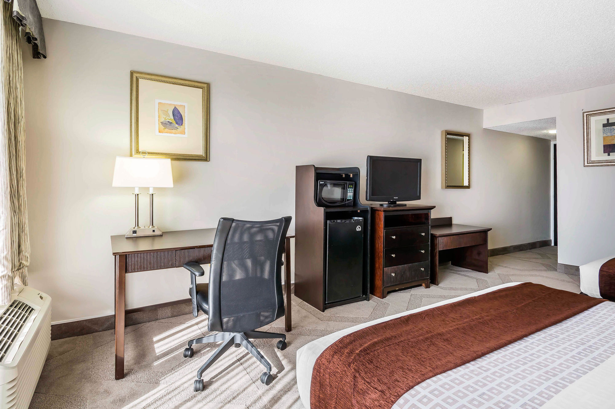 Фото Orlando International Airport Hotel