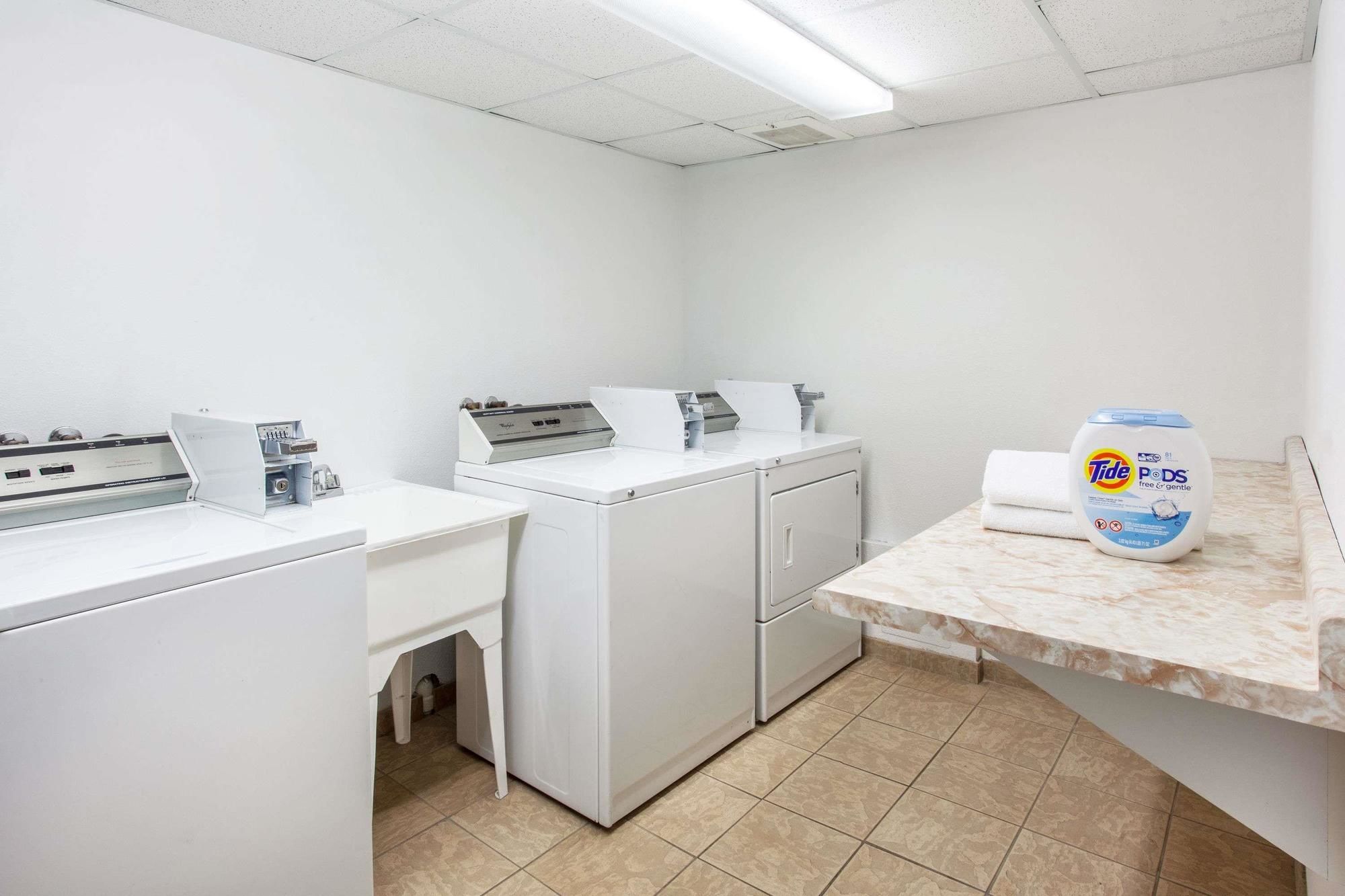 Фото Super 8 by Wyndham Truro Ns