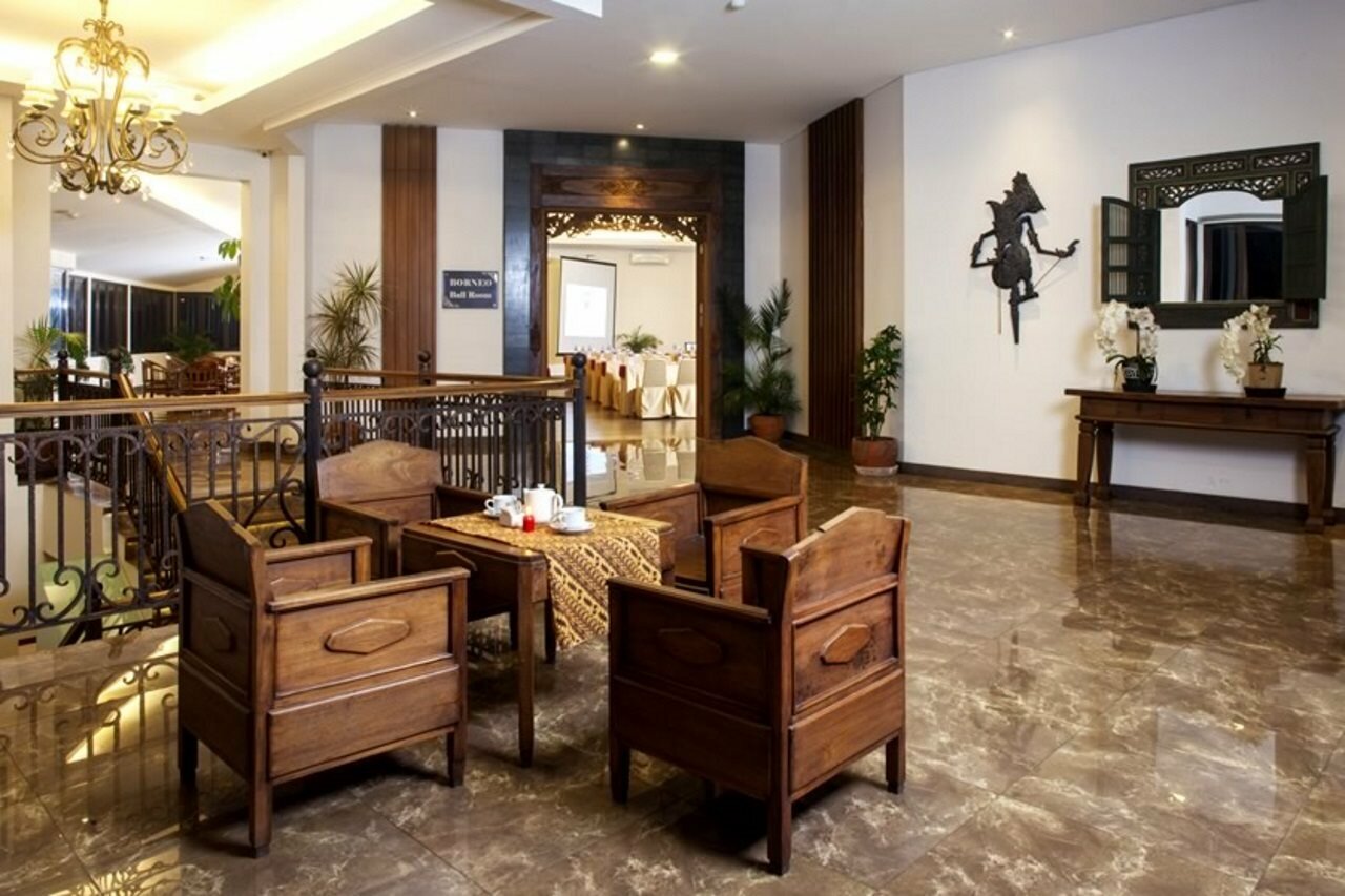 Фото Sukajadi Hotel and Gallery