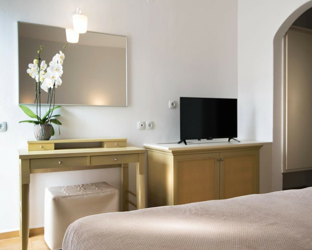 Фото Mistral Hotel - Adults Only