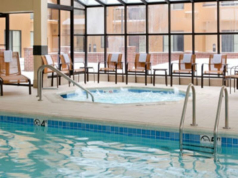 Фото Courtyard by Marriott Indianapolis Airport
