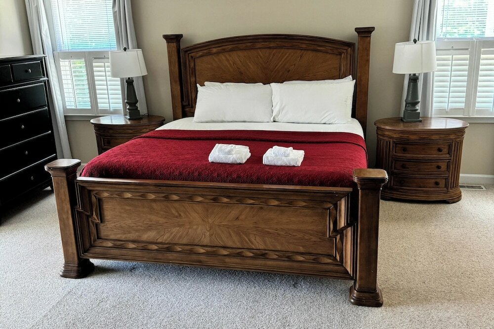 Фото Lake Living by Avantstay Sleeps 22 + Dock, Pool