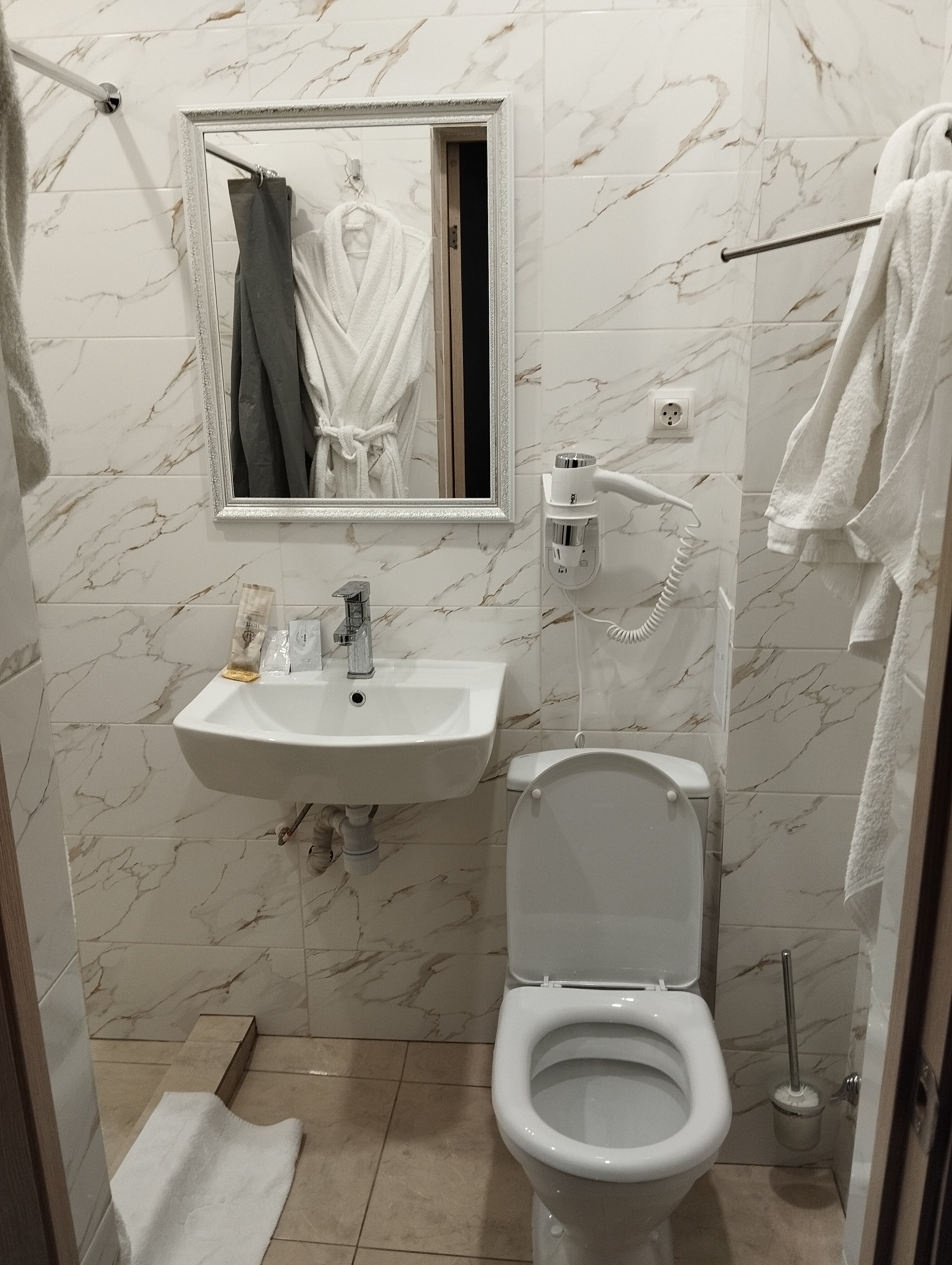 Фото World Hotel
