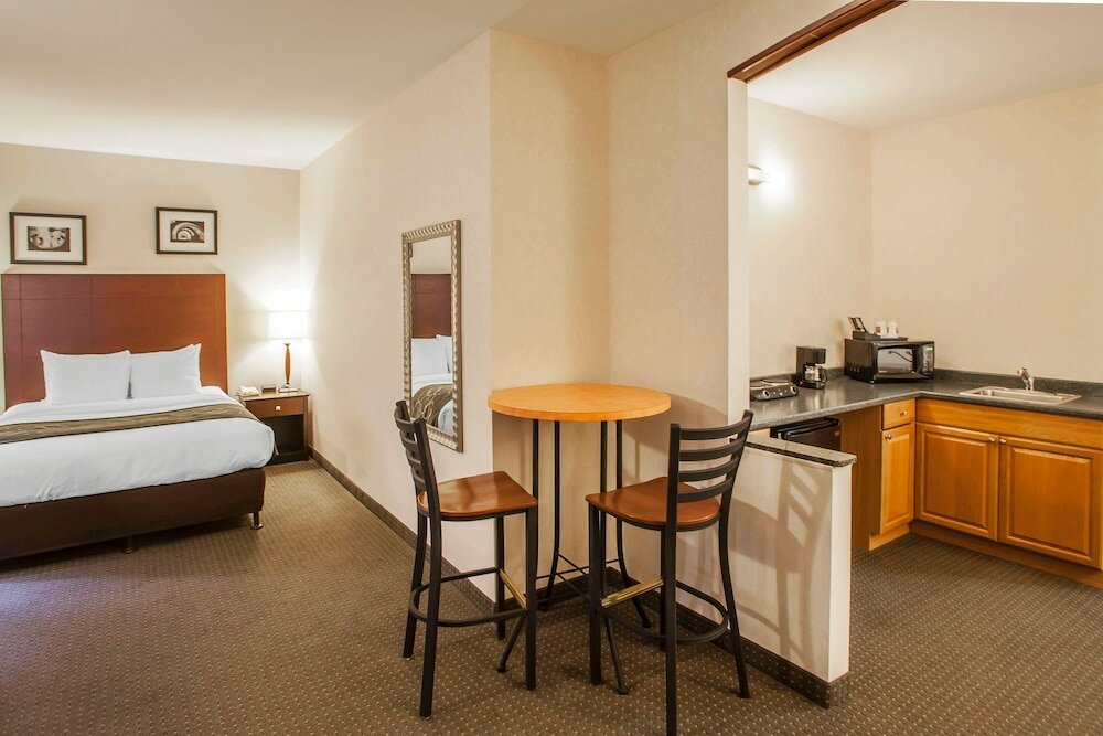 Фото Comfort Suites Elgin