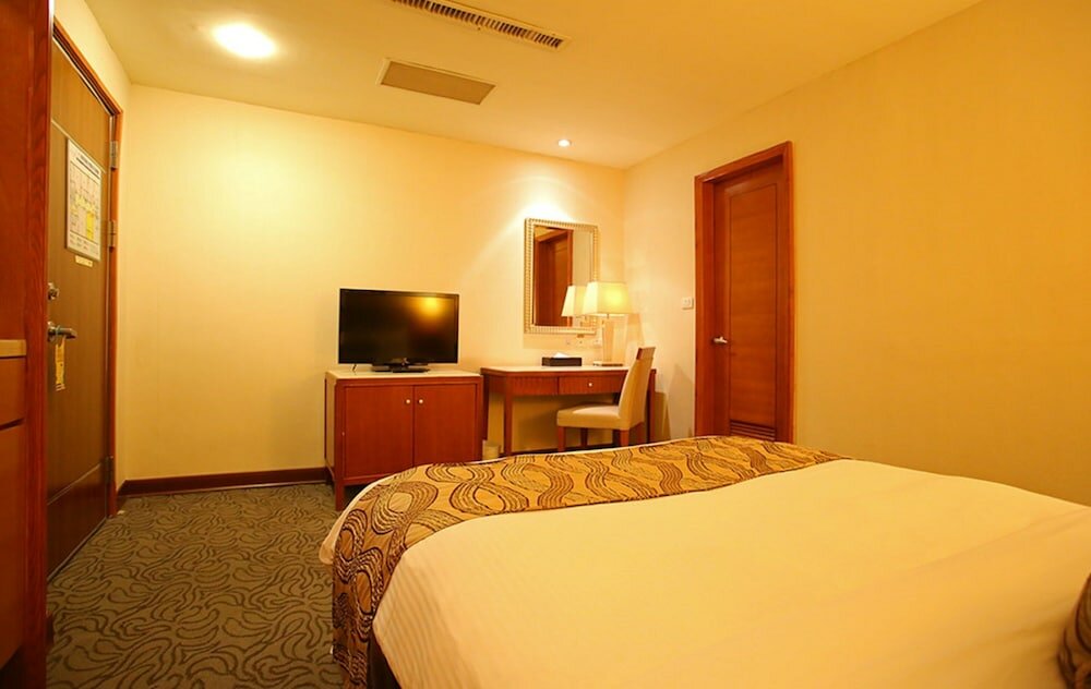 Фото Elegance Hotel Taipei