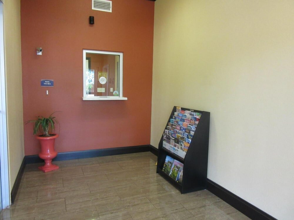 Фото Executive Inn and Suites Tyler