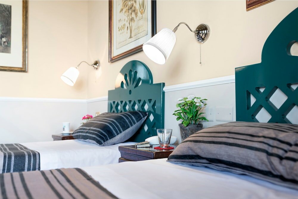 Фото Colony Hotel