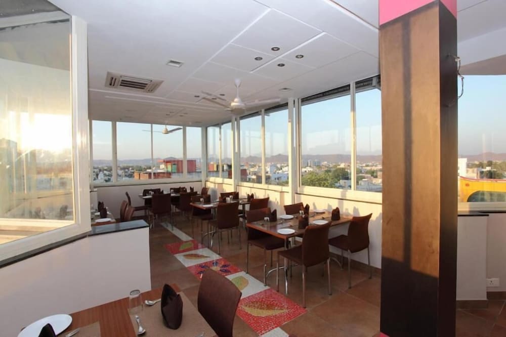 Фото Hotel Dayal