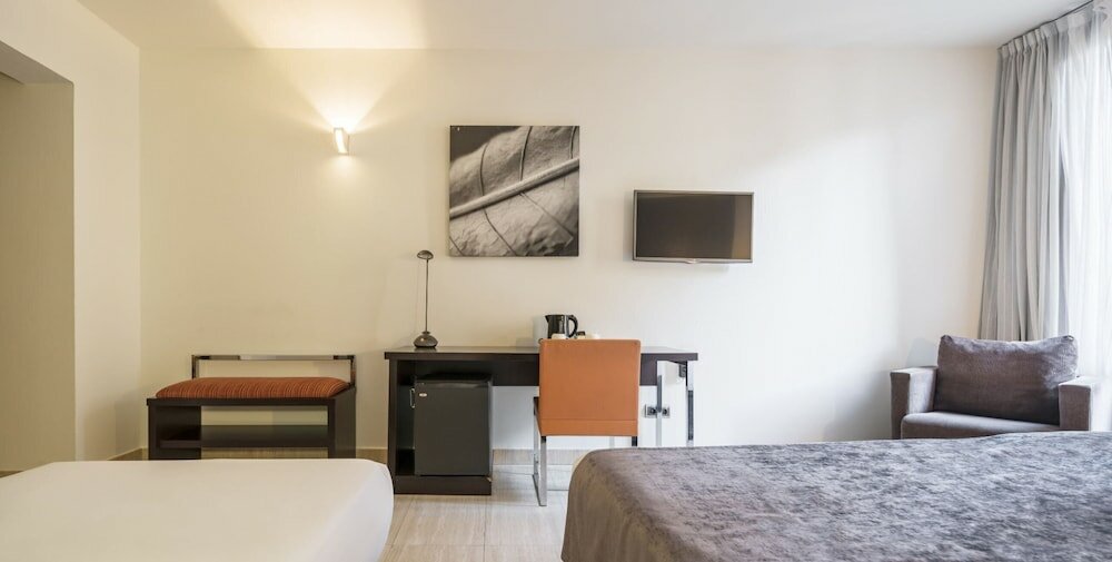 Фото Hotel Ilunion Almirante