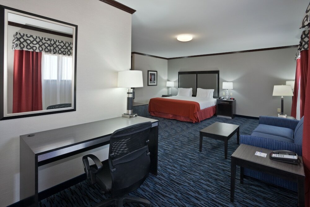 Фото Holiday Inn Express Cleveland Airport - Brookpark, an Ihg Hotel