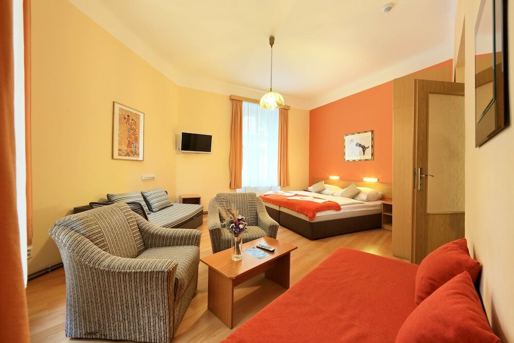 Фото Hotel Golden City Garni