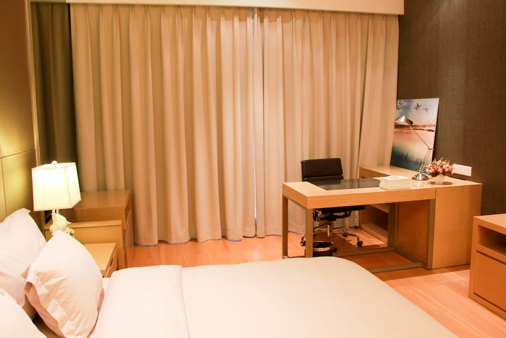 Фото Xingyi International Hotel Poly Store