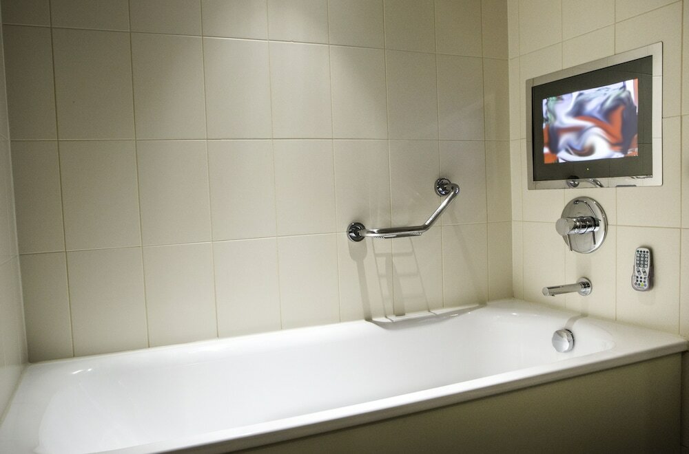 Фото Crowne Plaza London - Ealing