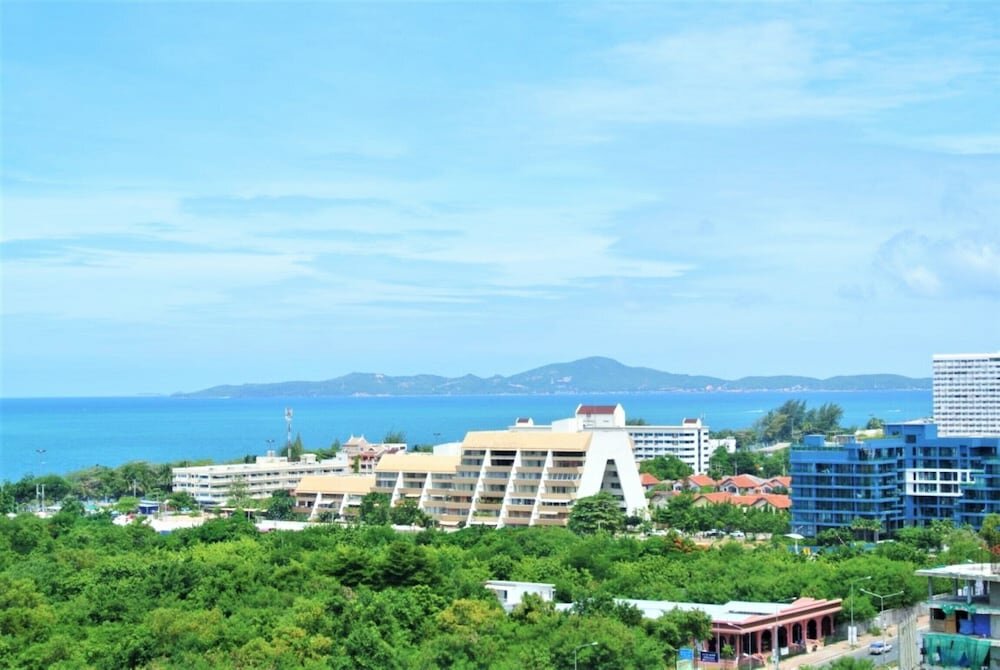Short-term housing rental 13th Floor sea View Studio, Pattaya, photo
