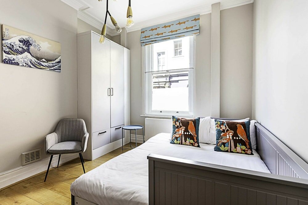 Фото Elegance in Westminster: Victoria Vibes Apartment