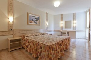 Ona Alborada (Comunidad autónoma de Canarias, Provincia de Santa Cruz de Tenerife, San Miguel de Abona, Costa del Silencio, Av. de Fernando Salazar Gonzalez, 38631), hotel