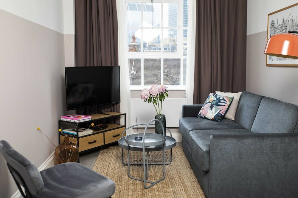 Фото Bob W Commercial House