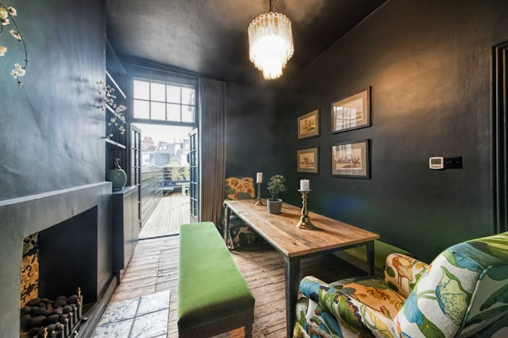 Фото Newly Renovated Two Bedroom Kensington Flat