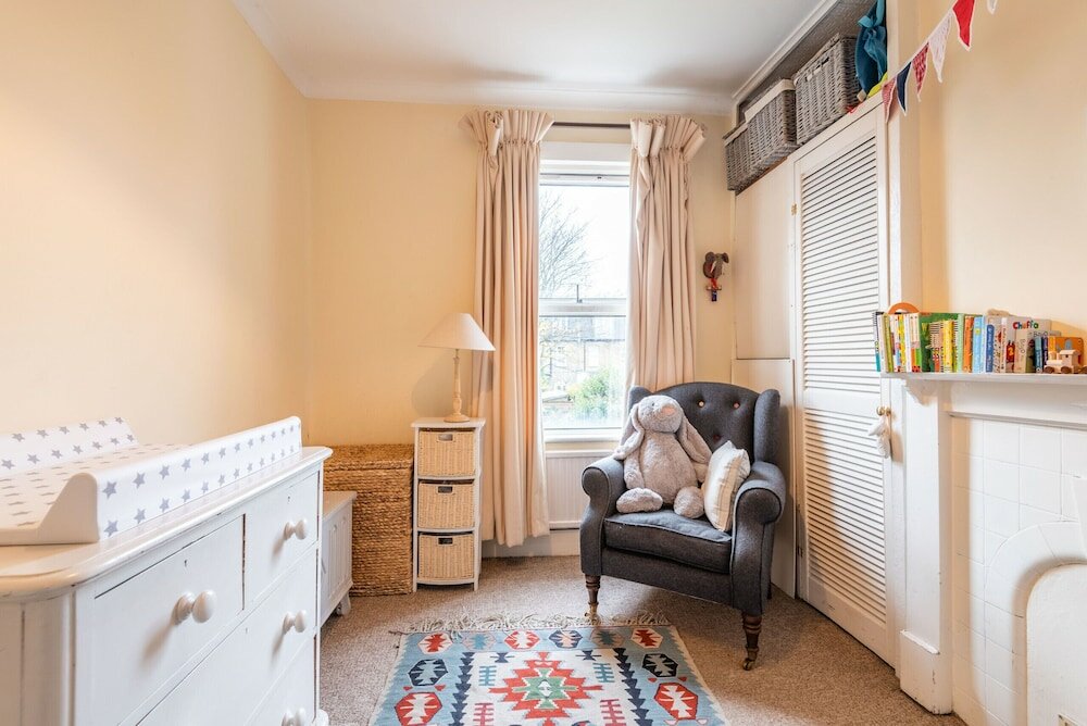 Фото Charming Victorian Family Home in Wimbledon