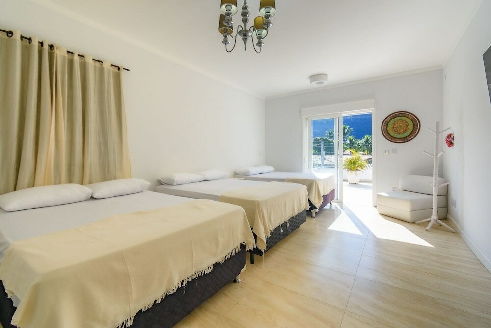 Фото Magnífica Mansão à 50m da praia de Barequeçaba para até 18 pessoas