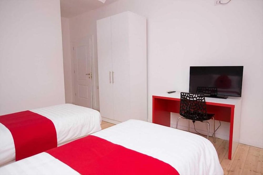 Фото Отель Liqeni Tirana