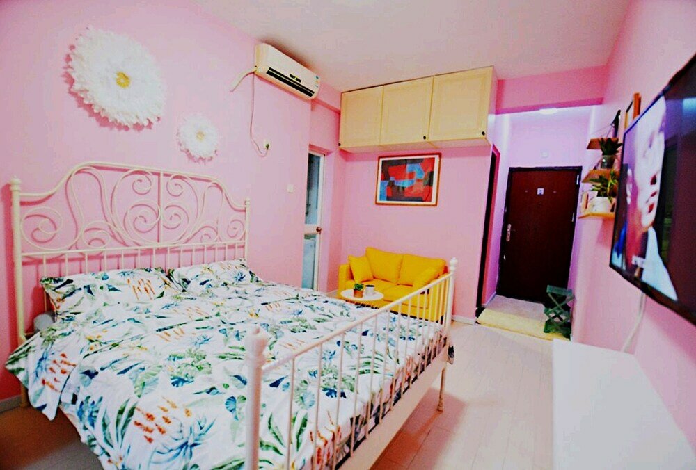 Фото Avatar Fireworks Queen Bed Studio in Center Futian