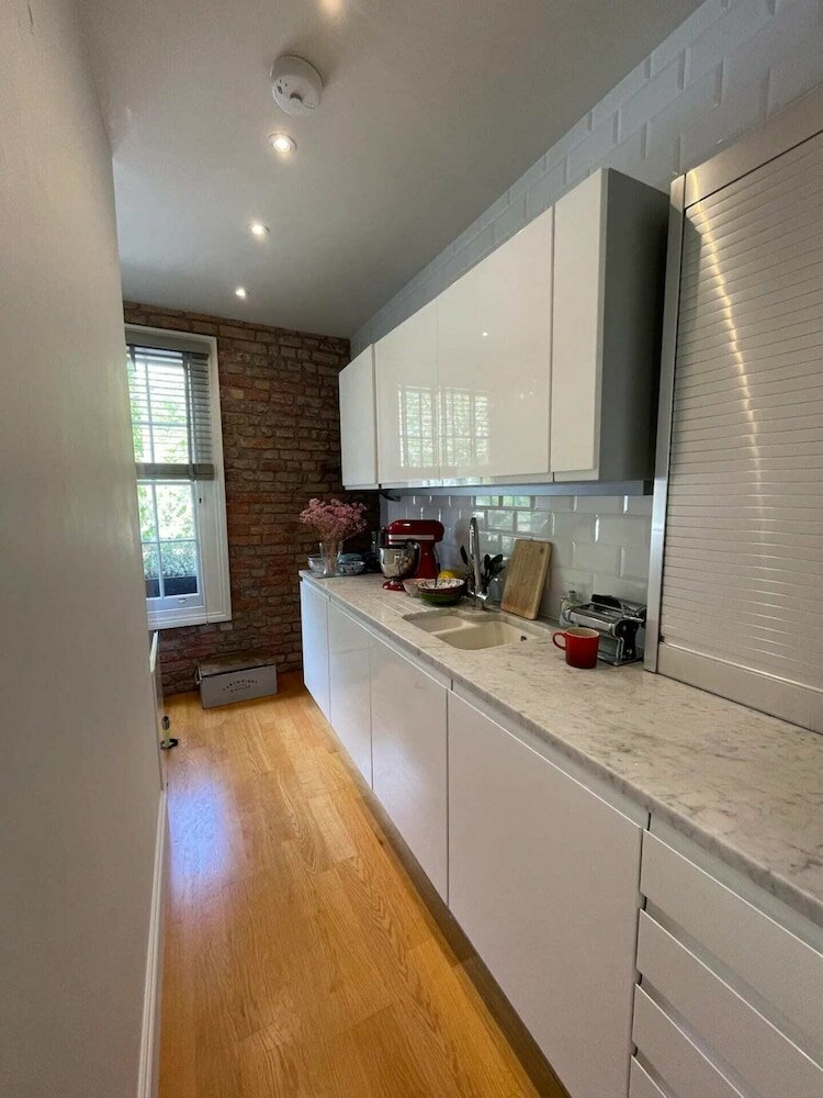 Фото Stylish 2bd Maisonette - 5 Mins to Hampstead Heath