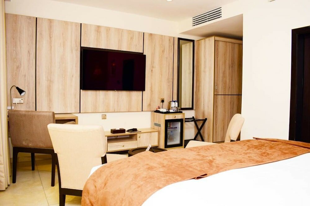 Фото Rayjok Hotel And Suites