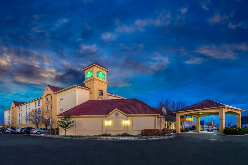 Фото La Quinta Inn & Suites by Wyndham Pueblo