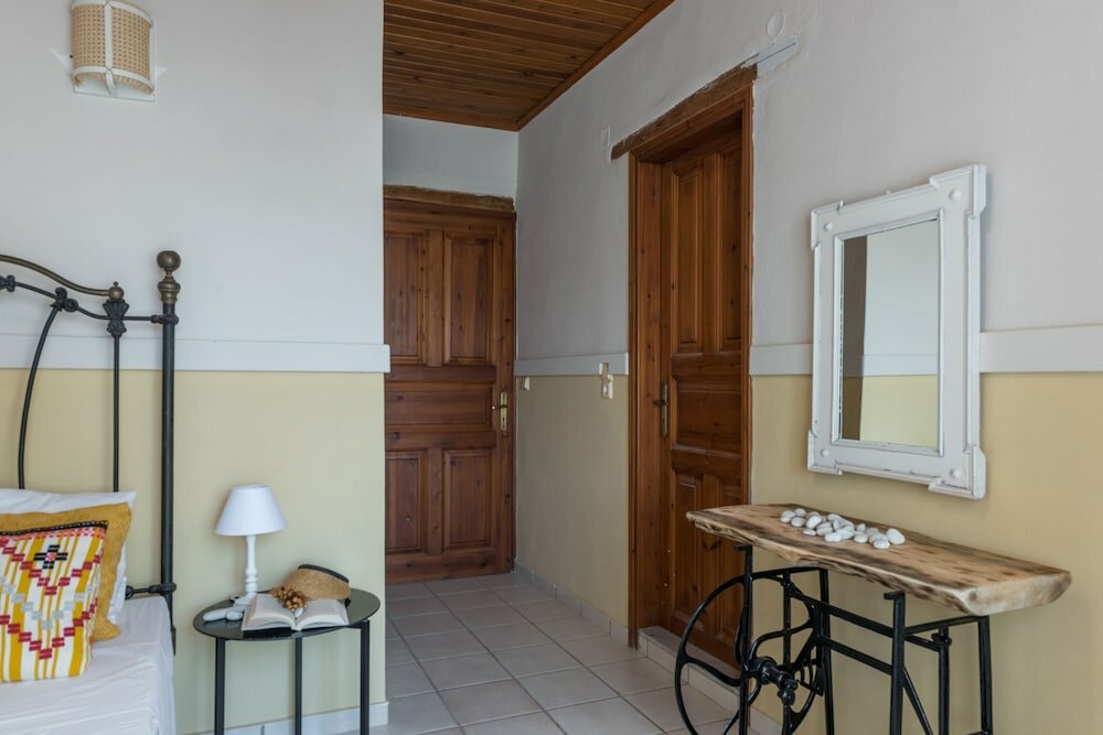 Фото Amnisiades Apartments