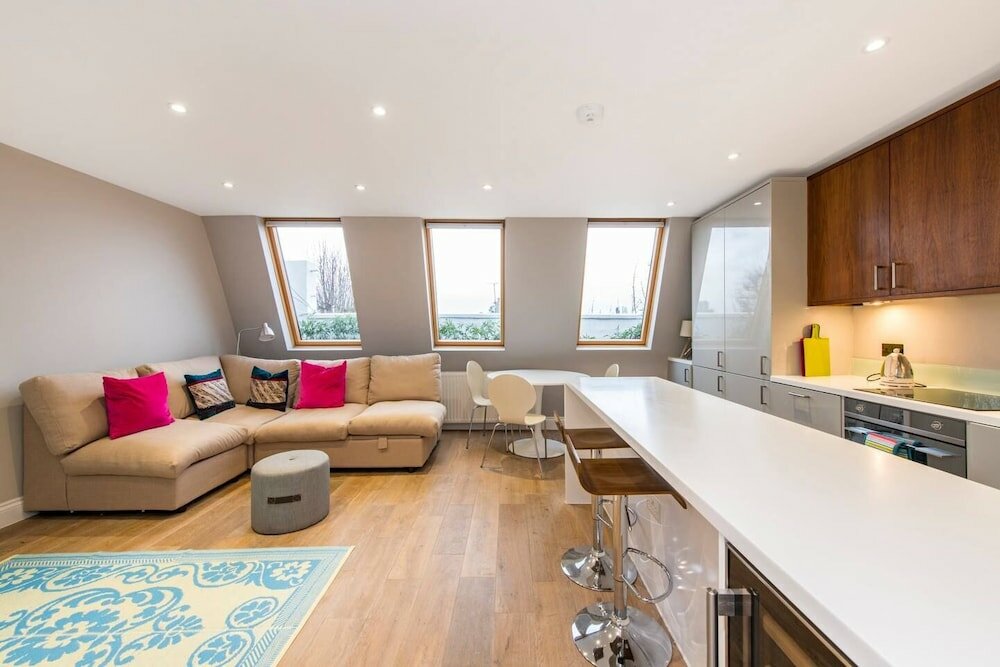 Фото Charming Apartment Close to Notting Hill
