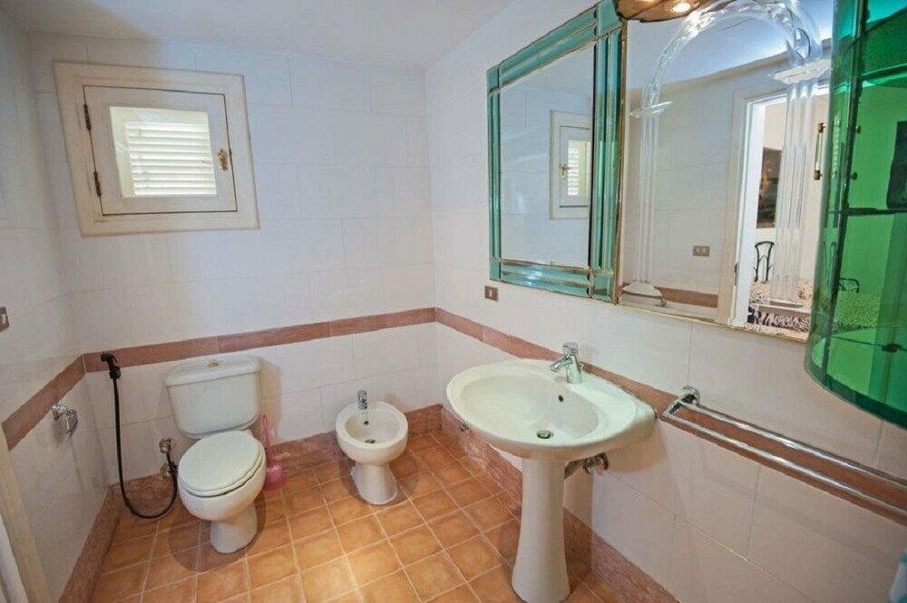 Фото Chic 4-Bedroom White Villa for Rent in El Gouna Egypt