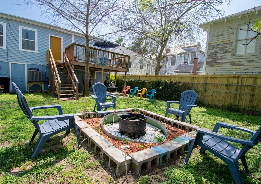 Фото A Bended Oak Bungalow