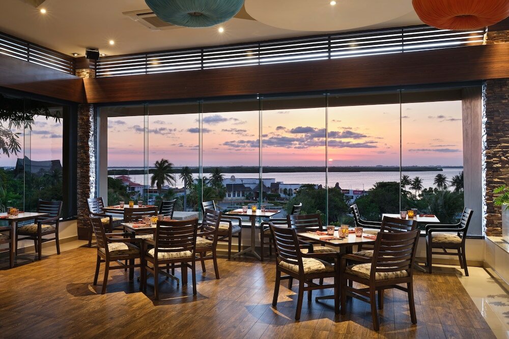 Фото Family 3 Bedroom Ocean Villa by Wyndham Grand Cancun