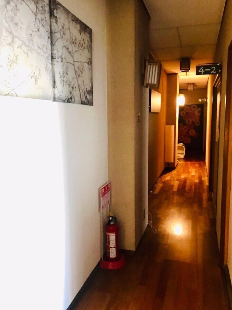 Фото Royal Home Dormitory - Hostel