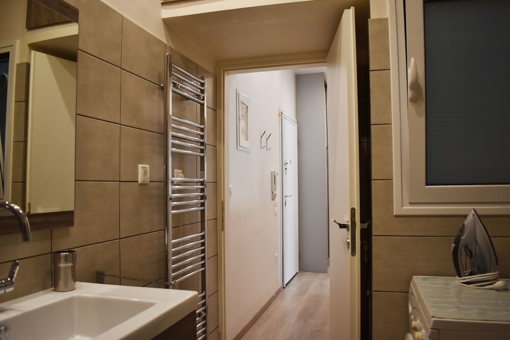 Фото A Skip Away from the Acropolis Museum